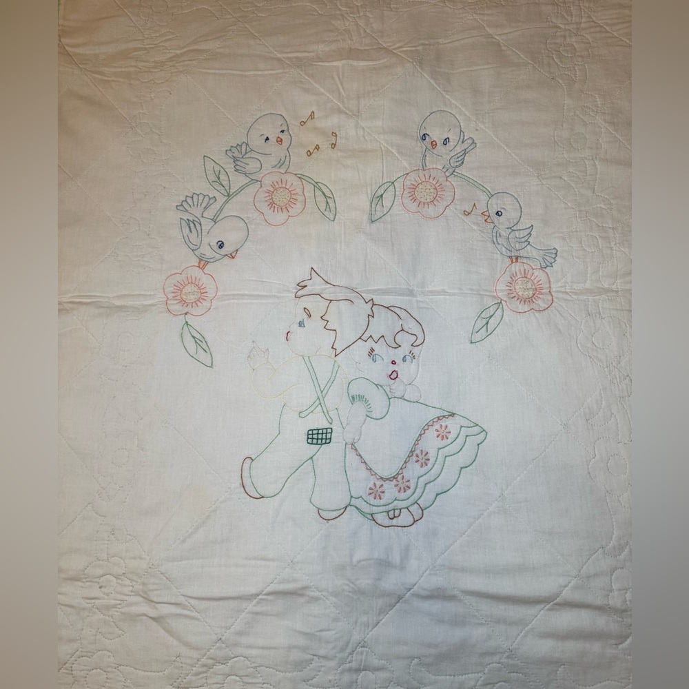 Child/Baby Charming White and Green Embroidered Quilt - Picture 2 of 11